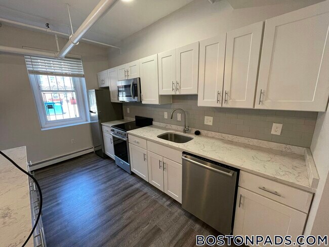 Building Photo - 89 Park Dr