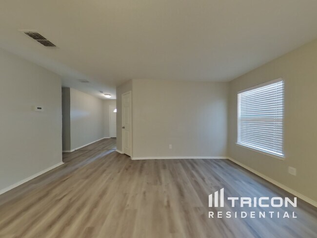 Building Photo - 706 White Fields Way