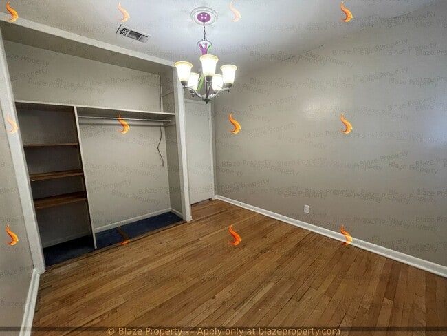 Foto del edificio - Spacious & Unique! 3 Bed, 1 Bath Home with Bonus Space for Rent