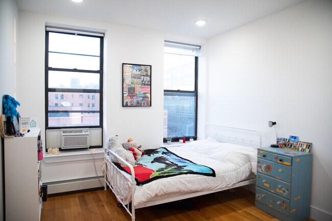 Foto del edificio - 539 Malcolm X Blvd