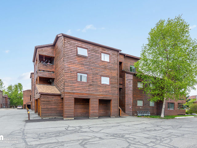 Building Photo - 9720 Vanguard Drive #27