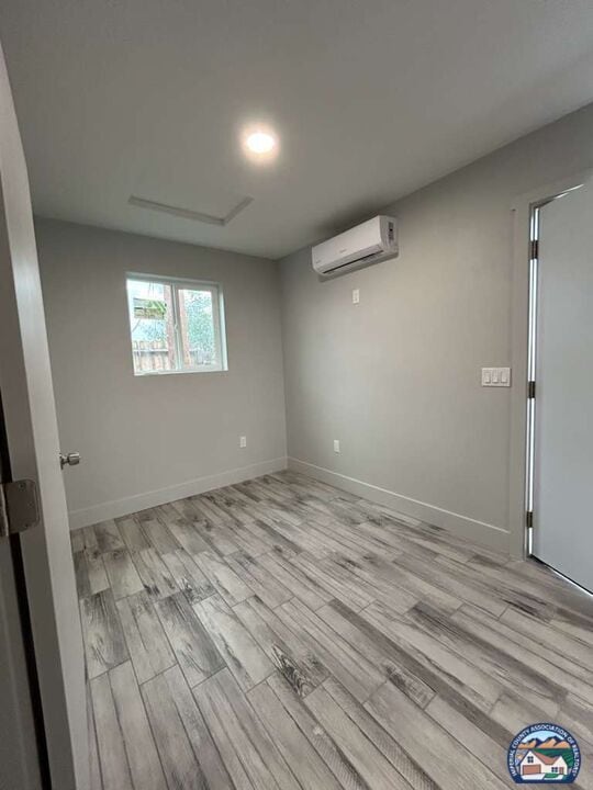 Building Photo - 1583 Lenrey Ave