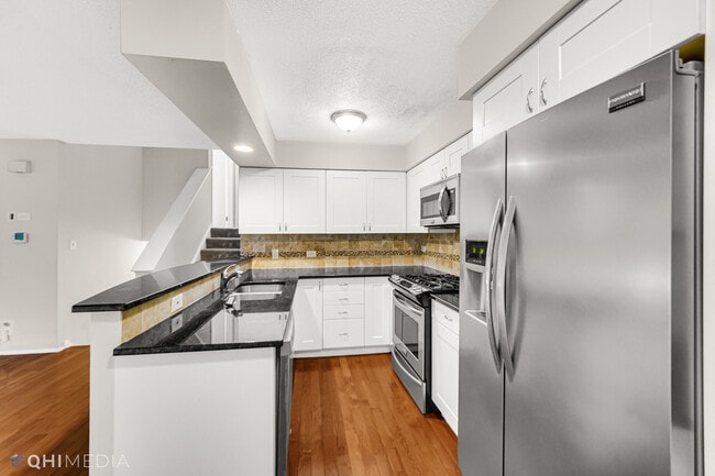 Building Photo - 1450 Inverrary Ln