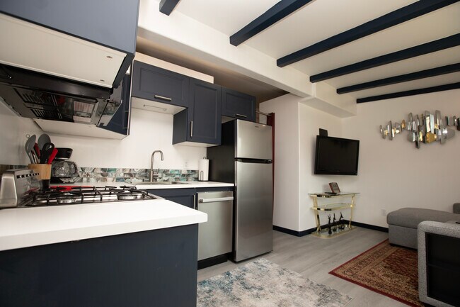 Foto del edificio - 6350 Lake Alamor Ave