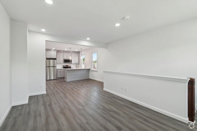 Building Photo - 146 Nassau St