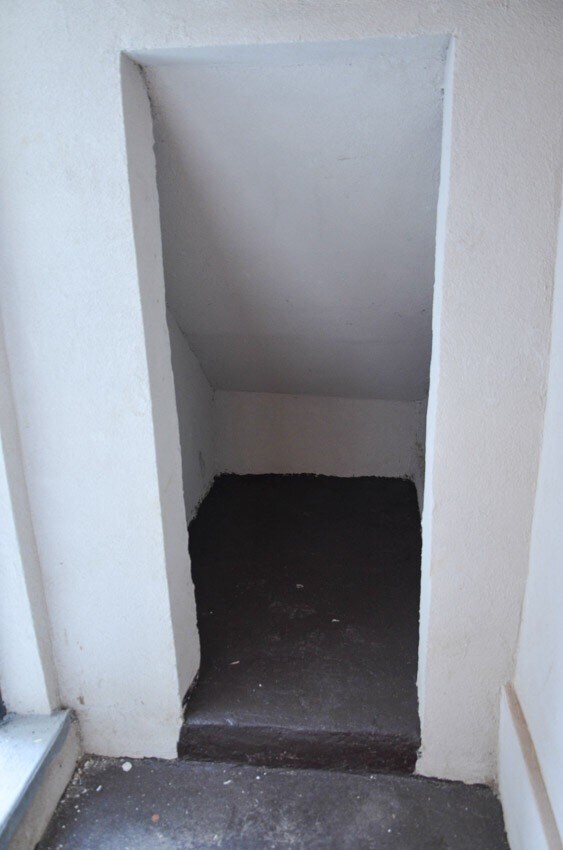 Private outside stirage - 144A Hull St