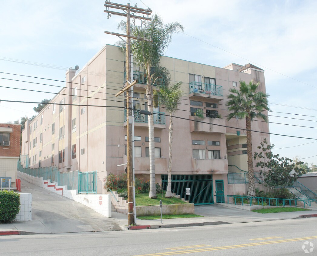 Foto principal - 3020 Rowena Ave