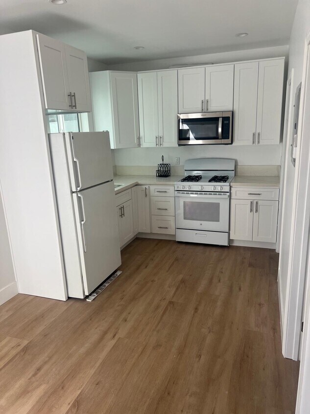 Foto principal - 16823 Halper St