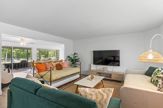 Foto del edificio - 460 Magellan Dr