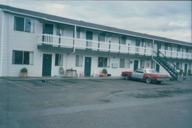 Building Photo - Studio West Apartments