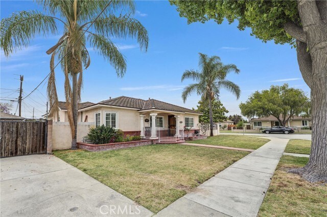 Foto del edificio - 14403 Benfield Ave
