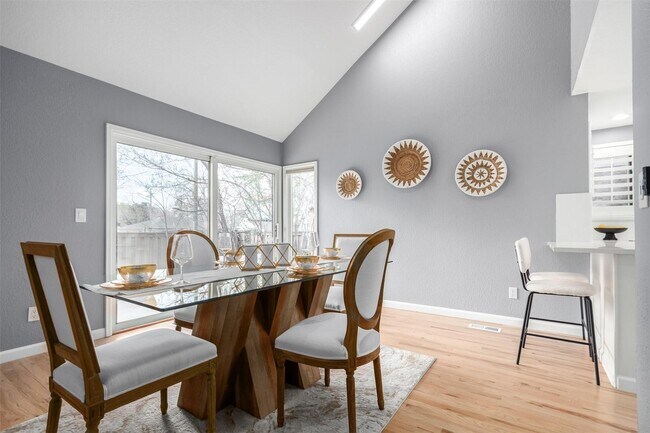 Dining room (furniture not included) - 4565 E Mexico Ave