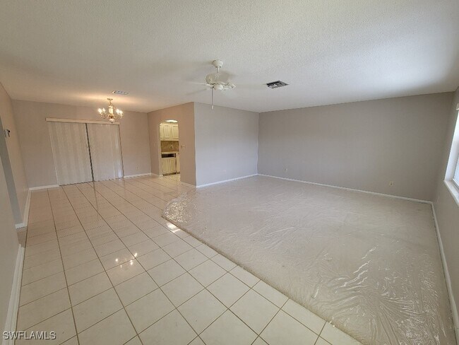 Building Photo - 218 Lake Dr