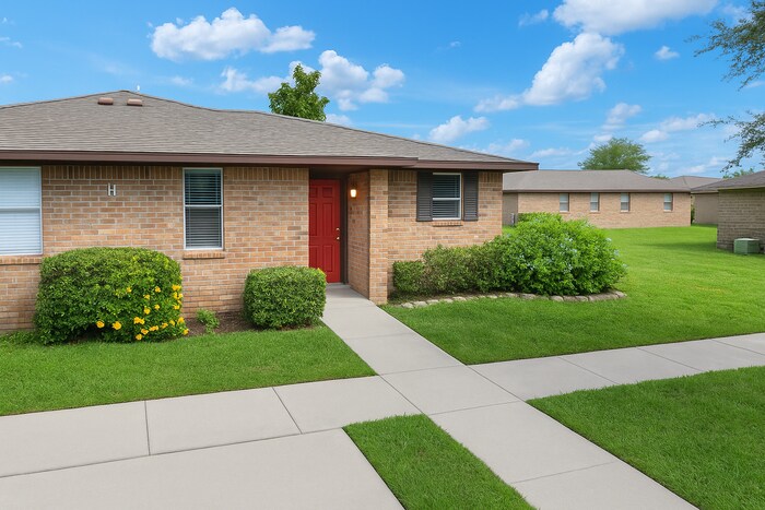 Foto principal - Cozy 2 Bedroom Apartment in Eagle Lake