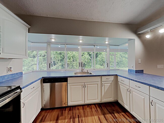 Foto del edificio - 4215 SW Jarmer Rd