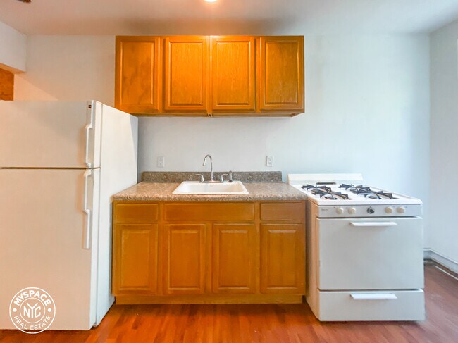 Building Photo - 577 St Johns Pl