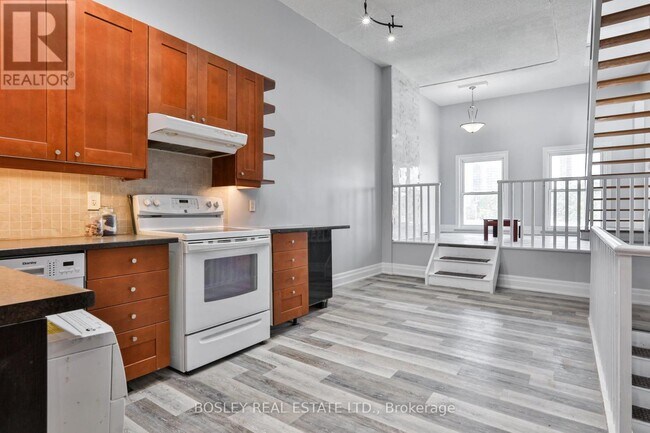 Building Photo - 179 Queen St E