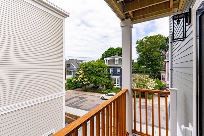 Building Photo - No Brokers Fee, No Security Deposit,  In-U...