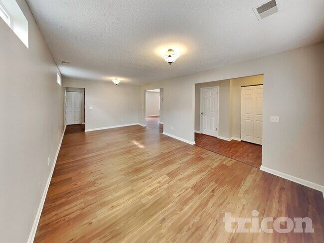 Foto del edificio - 308 Fox Trot Dr