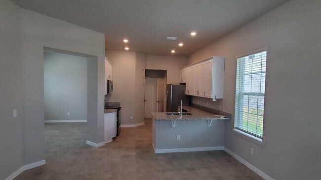 Foto del edificio - Lovely 4 bedroom townhome in Venetian Bay