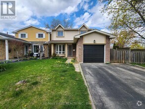 Building Photo - 2401 Hemlock Ct