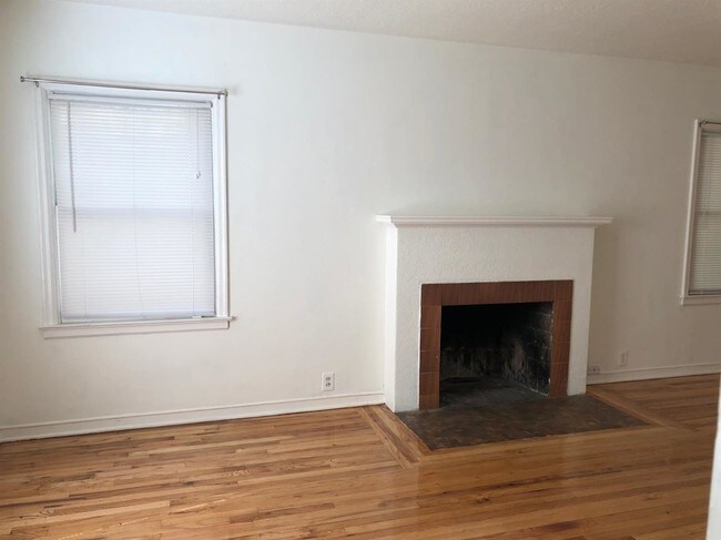 Building Photo - 1528 N Wishon Ave