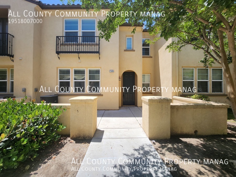 Primary Photo - 3 Bedroom 2.5 Bathroom Two Story Condo for...