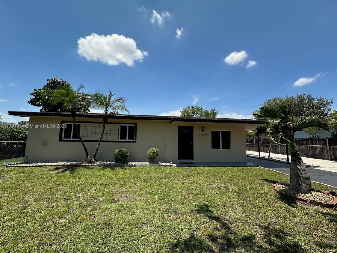 Primary Photo - 19252 NW 47th Pl