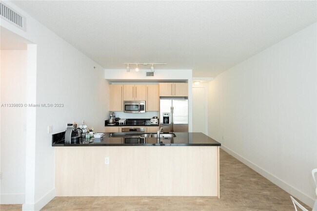 Foto del edificio - 79 SW 12th St