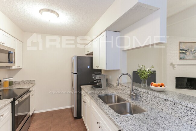 Building Photo - 913 Pepperidge Ct