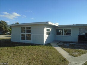Building Photo - 1994 Oak Dr