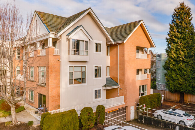 Photo du bâtiment - Whitecliff Retirement Residence