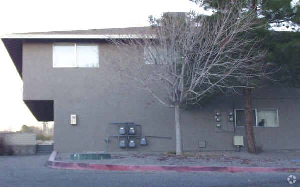 Building Photo - Logan Glen