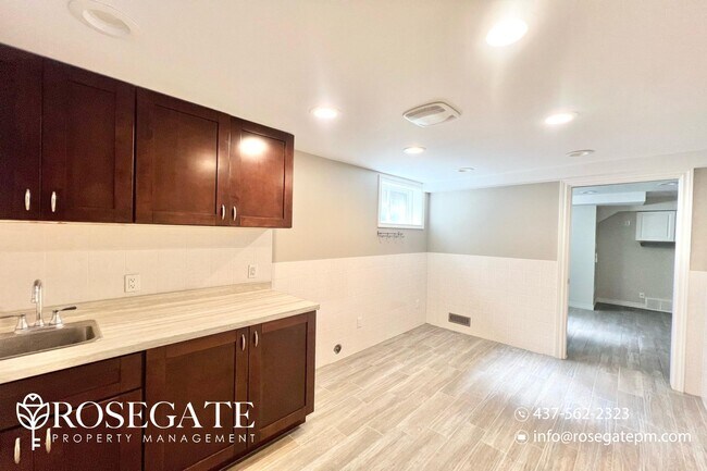 Photo du bâtiment - Bright 2-Bedroom Basement Unit in Waterloo...