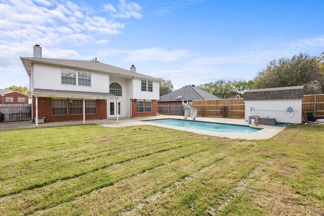 Foto del edificio - 2204 Bowie Ln