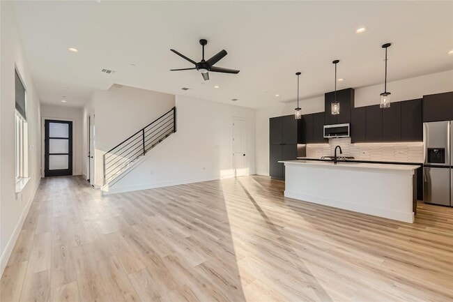 Building Photo - 590 Old Ml Rd