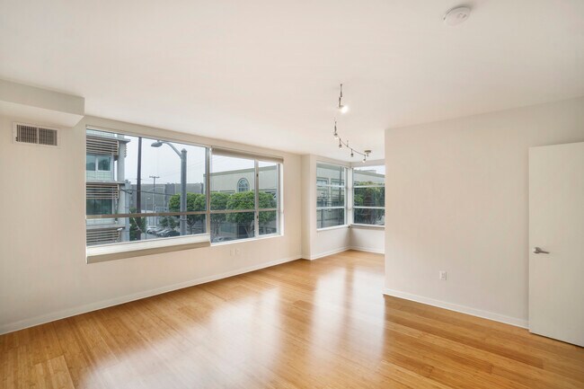 Building Photo - 451 Kansas St