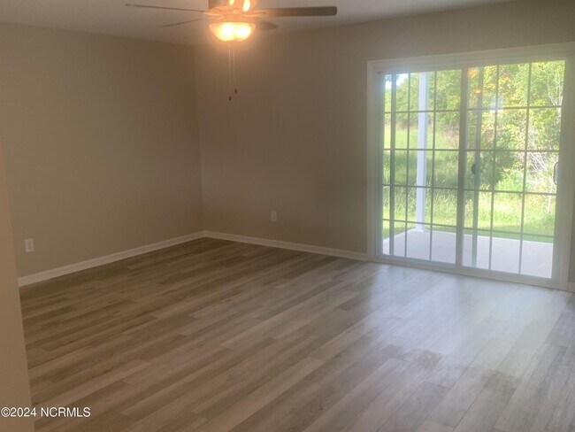 Foto del edificio - 317 S Pointe Dr