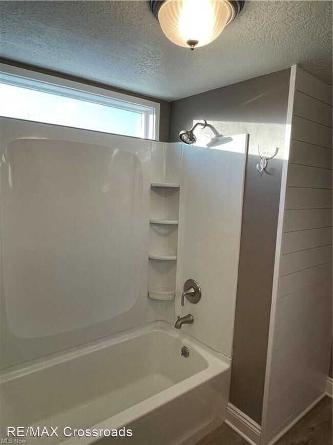 Foto del edificio - 3 br, 1 bath House - 1040 Burkhadt Ave