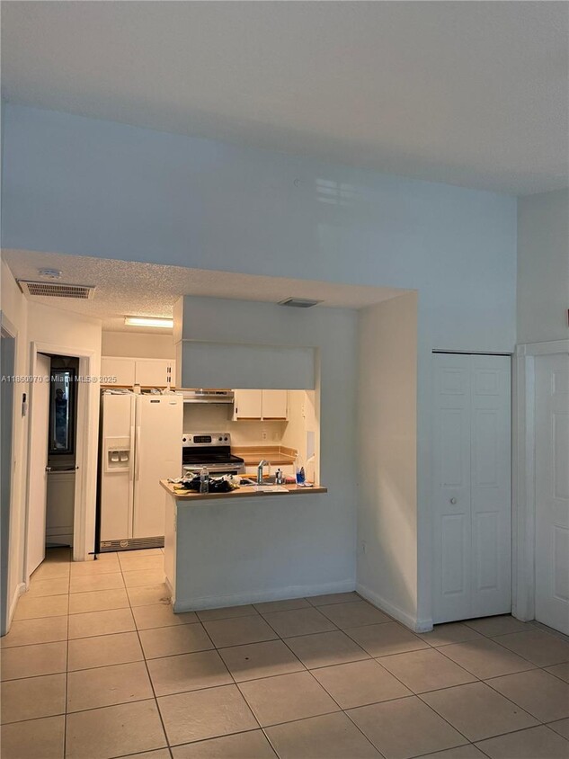 Foto principal - 18348 NW 68th Ave