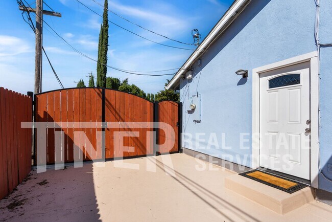 Building Photo - Modern ADU in Prime Location with All Util...
