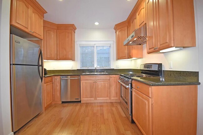 Foto del edificio - 1705 Palm Ave