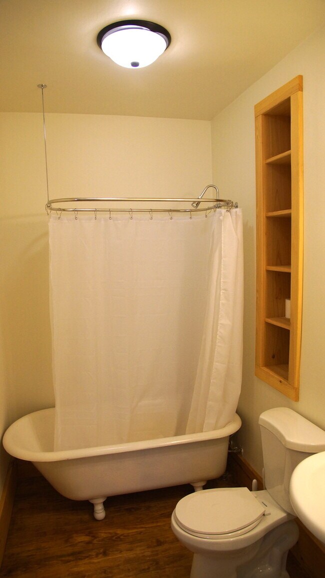 Photo - 821 N 8th St Apartments