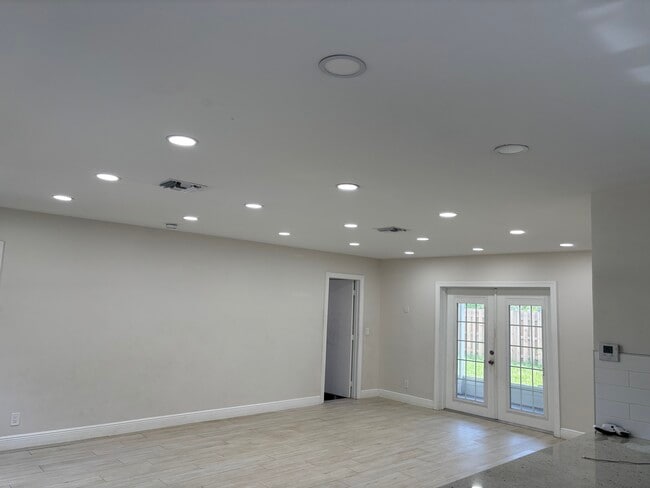 Building Photo - 240 NE 57th St