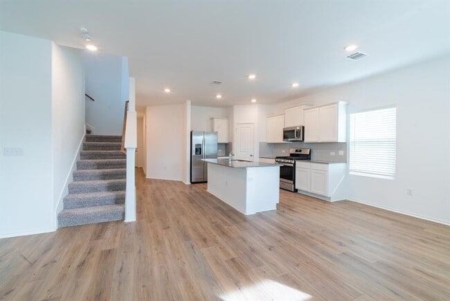 Building Photo - 10705 Steinbeck Dr