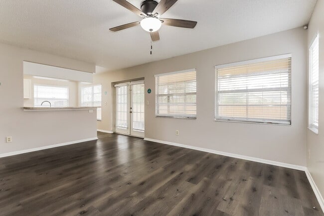 Foto del edificio - 10903 Carnelian Ln