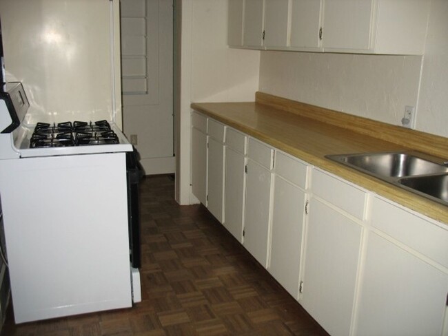 Building Photo - Gatewood Hill Bungalow