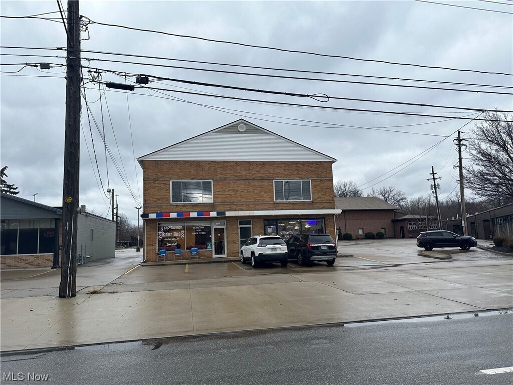 Primary Photo - 6448 Pearl Rd