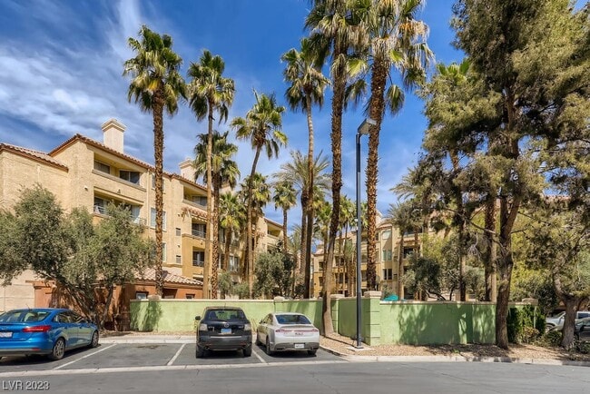Building Photo - 210 E Flamingo Rd
