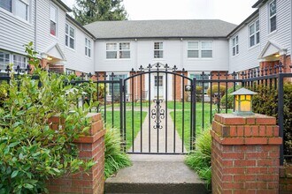 Building Photo - 3710 SE Stark St